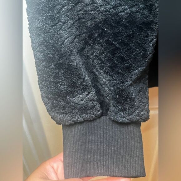 Champion Faux Fur Cozy Comfy Hoodie Size Medium Black - Picture 7 of 8